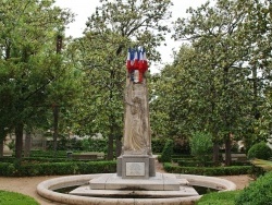 Photo paysage et monuments, Saint-Chinian - Parc de la Mairie (  Statue )