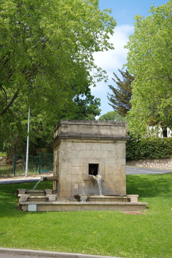 Photo Saint-Clément-de-Rivière - la source de saint  clement