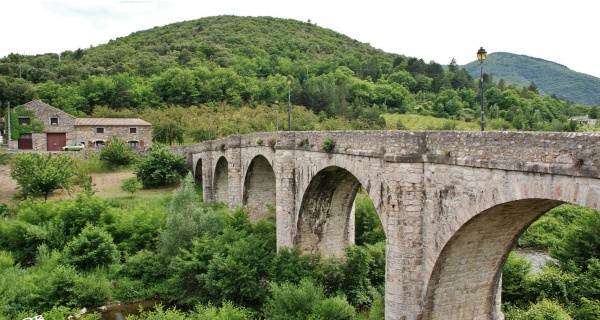 Photo Saint-Étienne-d'Albagnan - Pont sur le Jaur