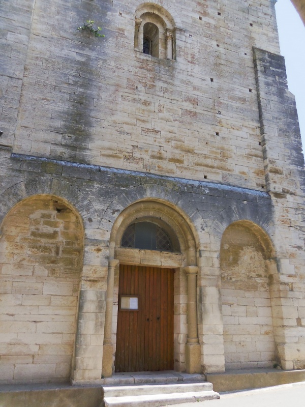 Photo Saussines - Eglise Saint Etienne 12eme siècle, porte d'entrée