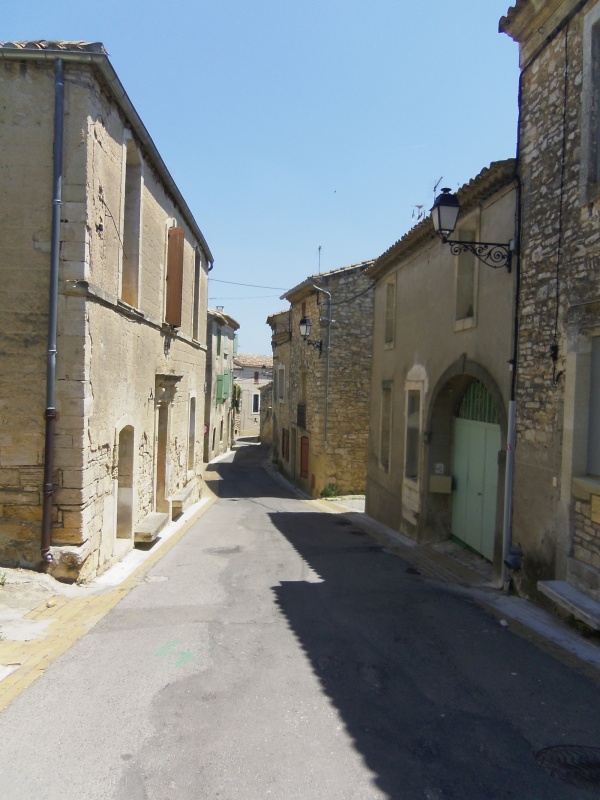 Photo Saussines - La Grand Rue, près de la place du village