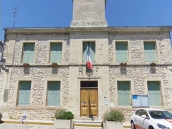 Photo paysage et monuments, Saussines - La mairie de Saussines, sur la place du village