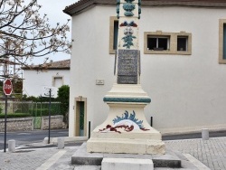 Photo paysage et monuments, Vic-la-Gardiole - le Monument Aux Morts