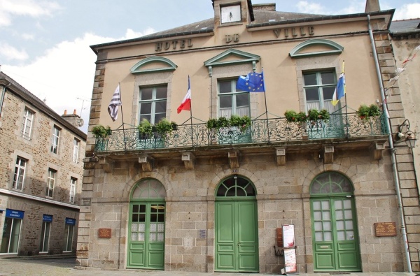 Photo Dol-de-Bretagne - Hotel-de-Ville