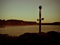 Photo paysage et monuments, Iffendic - L'épée du lac de Tremlin