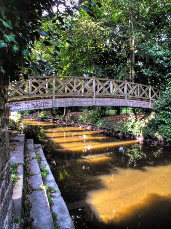 Photo Montfort-sur-Meu - Petit pont sur le Garun