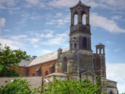 Photo paysage et monuments, Montfort-sur-Meu - L'église Saint Louis-Marie Grignion de Montfort