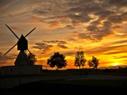 Photo paysage et monuments, Bléré - Le moulin des Aigremonts le soir en été.