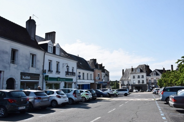 Photo Château-Renault - le Village