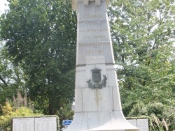Photo paysage et monuments, Chinon - le monument aux morts