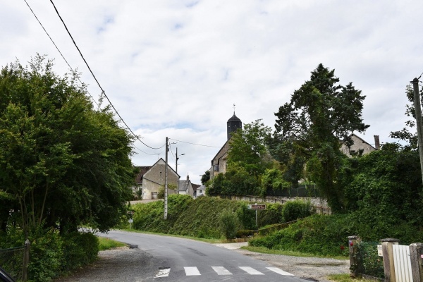 Photo Neuillé-le-Lierre - le Village