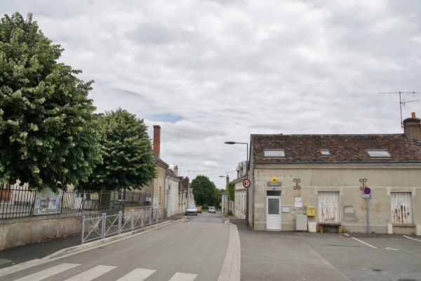 Photo Neuillé-le-Lierre - le Village