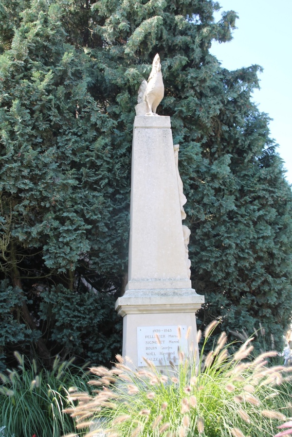 Photo Pouzay - le monument aux morts