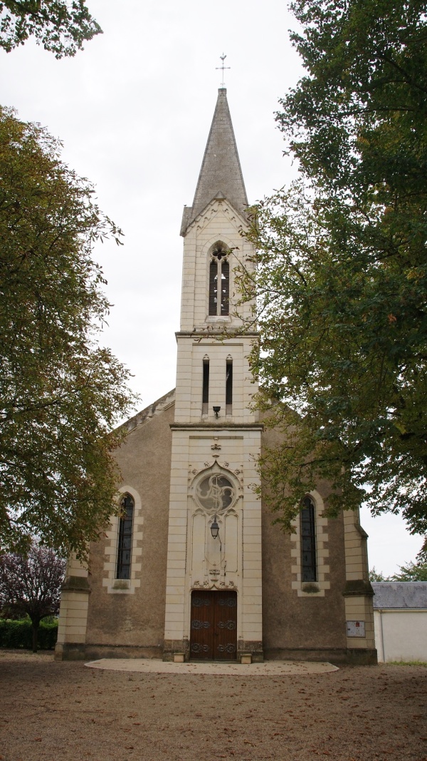 Photo Trogues - église Saint Romain