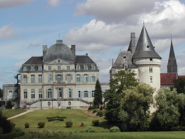 Photo Verneuil-sur-Indre - Château de Verneuil, côté parc.