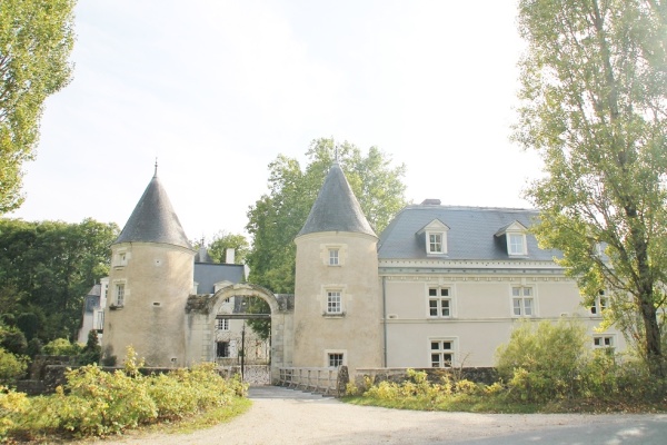 Photo Villeperdue - le château