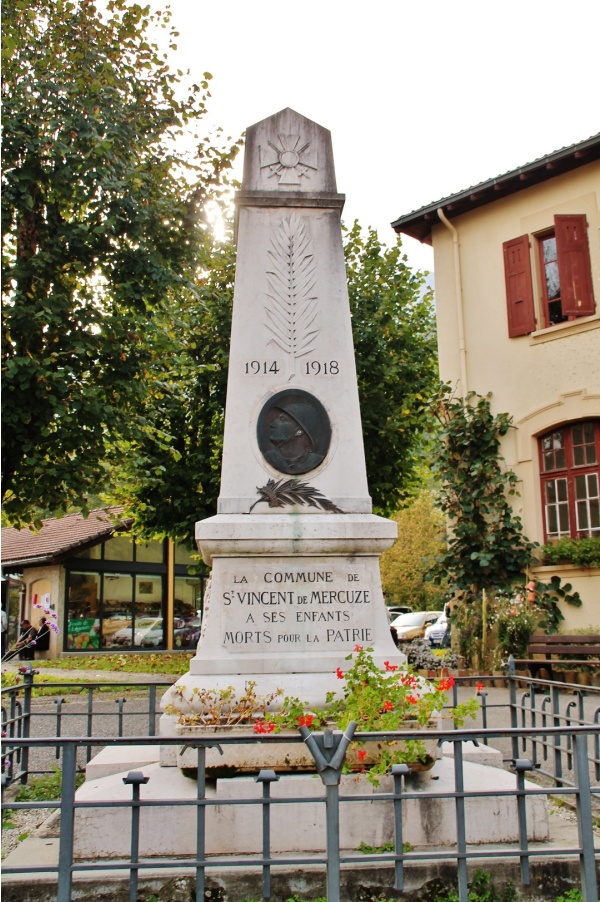 Photo Saint-Vincent-de-Mercuze - Monument-aux-Morts