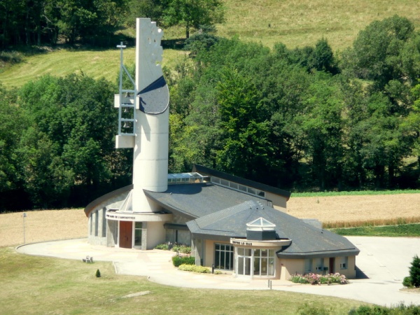 Photo La Salle-en-Beaumont - la nouvelle église