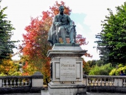 Photo paysage et monuments, Arbois - Arbois Jura, Statue de Louis Pasteur