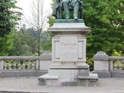 Photo paysage et monuments, Arbois - statue