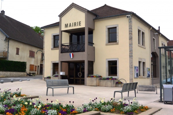 Authume Jura-Mairie.Avril 2014.