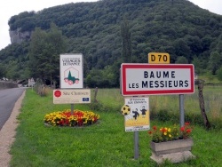 Photo paysage et monuments, Baume-les-Messieurs - Entrée de Baume les messieurs Jura.