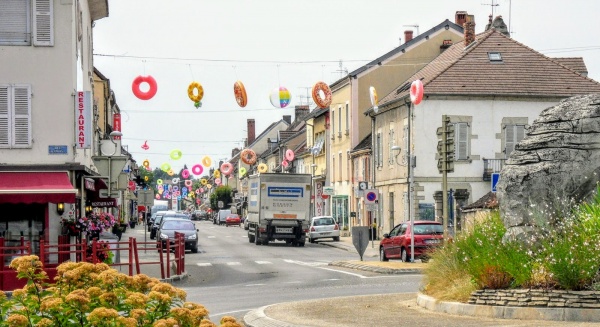 Photo Bletterans - Bletterans  Jura,Juillet 2019.grande-rue