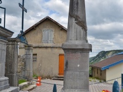 Photo paysage et monuments, Les Bouchoux - le monument aux morts