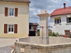 Photo paysage et monuments, Les Bouchoux - la fontaine