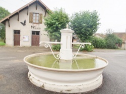 Photo paysage et monuments, Charency - la fontaine