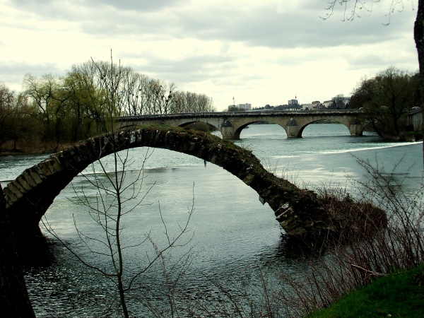 Photo Dole - Dole;pont Roman.1
