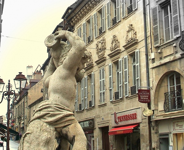 Photo Dole - Dole;place aux fleurs.