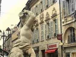 Photo paysage et monuments, Dole - Dole;place aux fleurs.