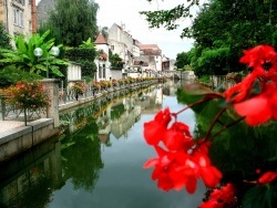 Photo paysage et monuments, Dole - Canal des tanneurs en été