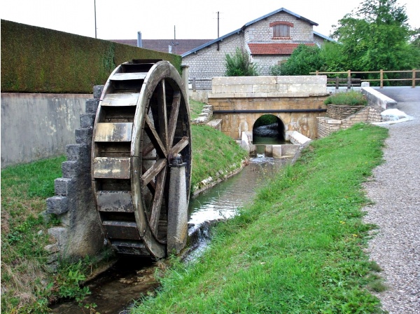 Photo Foucherans - Foucherans Jura-Roue du moulin sur la Belaine.