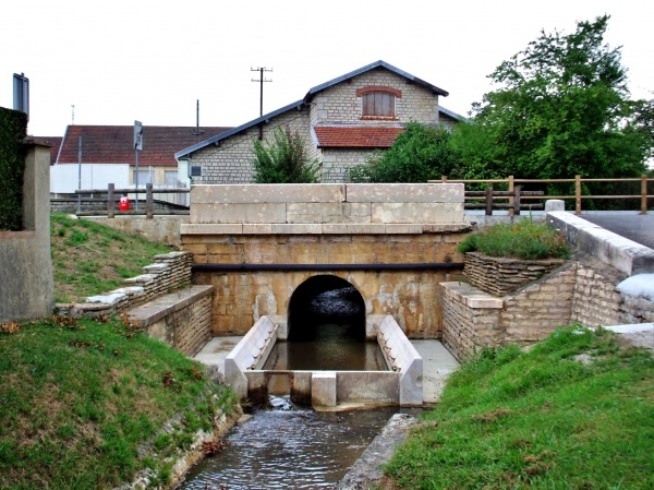 Photo Foucherans - Foucherans Jura-La fontaine aux loups.