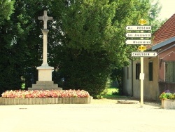 Photo paysage et monuments, Longwy-sur-le-Doubs - Carrefour à Longwy sur le Doubs-jura.