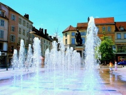 Photo paysage et monuments, Lons-le-Saunier - Lons le saunier;fontaine place de la liberté.