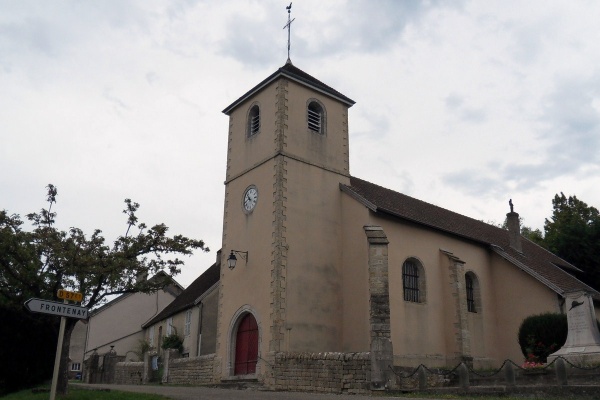 Photo Menétru-le-Vignoble - Eglise de Menétru le Vignoble.