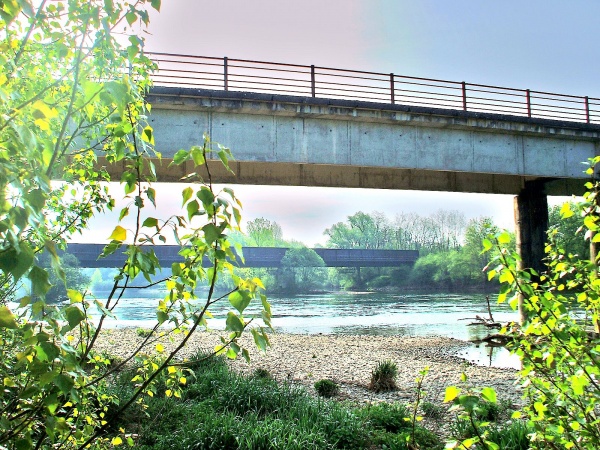 Photo Molay - Molay Jura-pont route + pont rails.