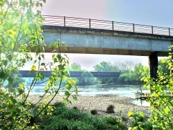 Photo paysage et monuments, Molay - Molay Jura-pont route + pont rails.