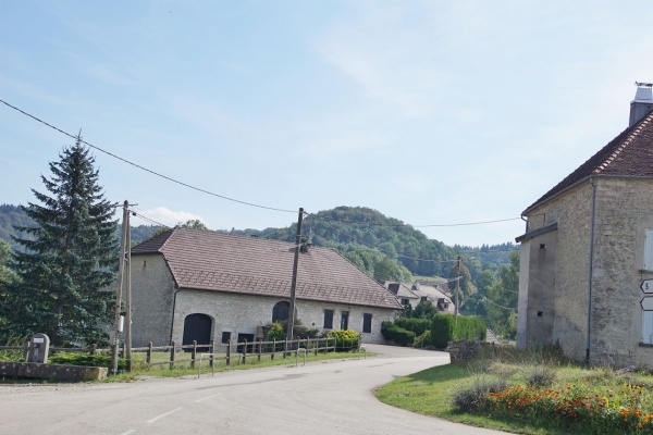 Photo Monnet-la-Ville - le village