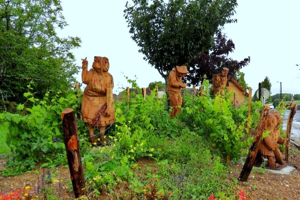 Montholier.Jura-Vendanges. Sculptures sur bois;Adrien Meneau.