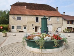 Photo paysage et monuments, Montrond - la fontaine
