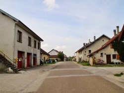 Photo paysage et monuments, Mont-sur-Monnet - Le Village