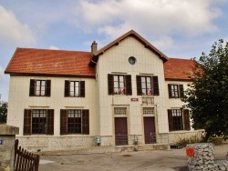 Photo paysage et monuments, Mont-sur-Monnet - la Mairie