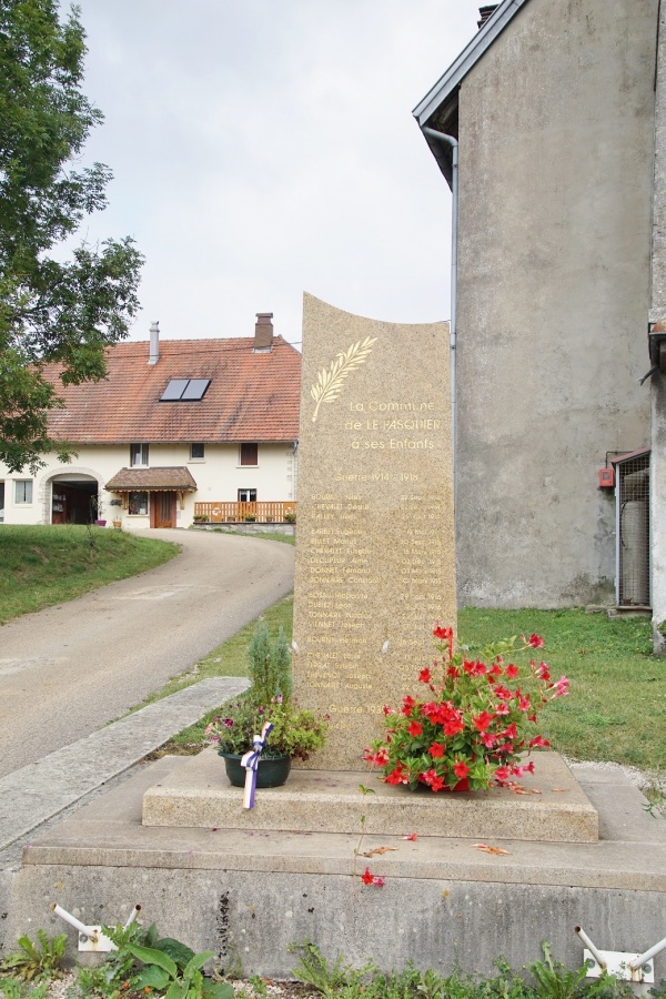 Photo Le Pasquier - le monument aux morts