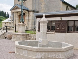 Photo paysage et monuments, La Pesse - la fontaine