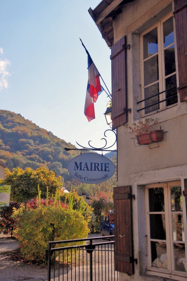 Photo Les Planches-près-Arbois - Mairie des Planches près Arbois.