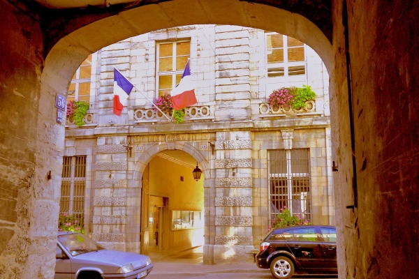 Photo Poligny - Poligny.Jura;Hôtel de ville.2.